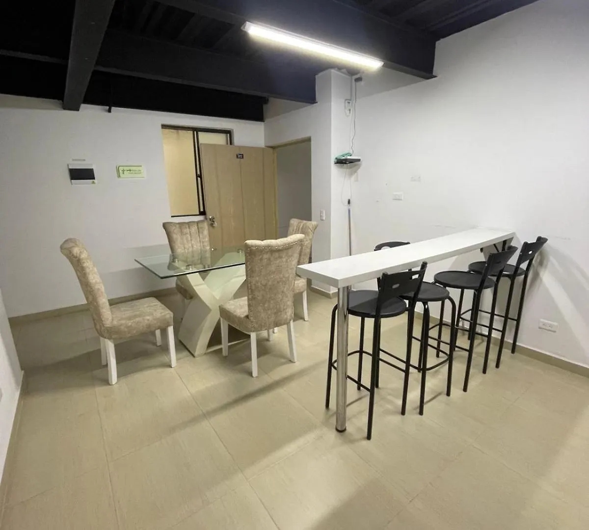 Apartahotel Tonchala ميديلين بيت ضيافة